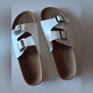 White Faux Leather Footbed Unbranded Sandals Slipper SZ 9
